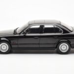 BMW 540i E34 Negru Metallic MCG 1:18 - image 3 of 6