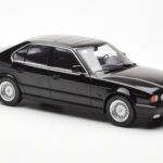 BMW 540i E34 Negru Metallic MCG 1:18 - image 4 of 6