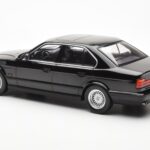 BMW 540i E34 Negru Metallic MCG 1:18 - image 5 of 6