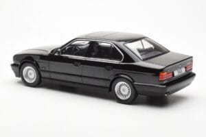 BMW 540i E34 Negru Metallic MCG 1:18 MCG18157 Metal - imaginea 5 din 6