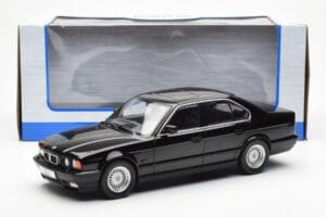 BMW 540i E34 Negru Metallic MCG 1:18 MCG18157 Metal - imaginea 6 din 6