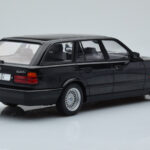 BMW 540i E34 Touring Negru Metalizat MCG 1:18 - image 2 of 6
