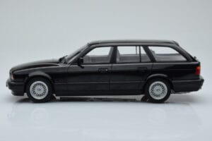 BMW 540i E34 Touring Negru Metalizat MCG 1:18 MCG18329 Metal - imaginea 3 din 6