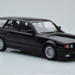 BMW 540i E34 Touring Negru Metalizat MCG 1:18 - image 4 of 6