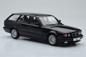 BMW 540i E34 Touring Negru Metalizat MCG 1:18 MCG18329 Metal - imaginea 4 din 6
