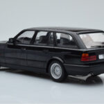 BMW 540i E34 Touring Negru Metalizat MCG 1:18 - image 5 of 6