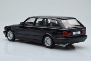 BMW 540i E34 Touring Negru Metalizat MCG 1:18 MCG18329 Metal - imaginea 5 din 6