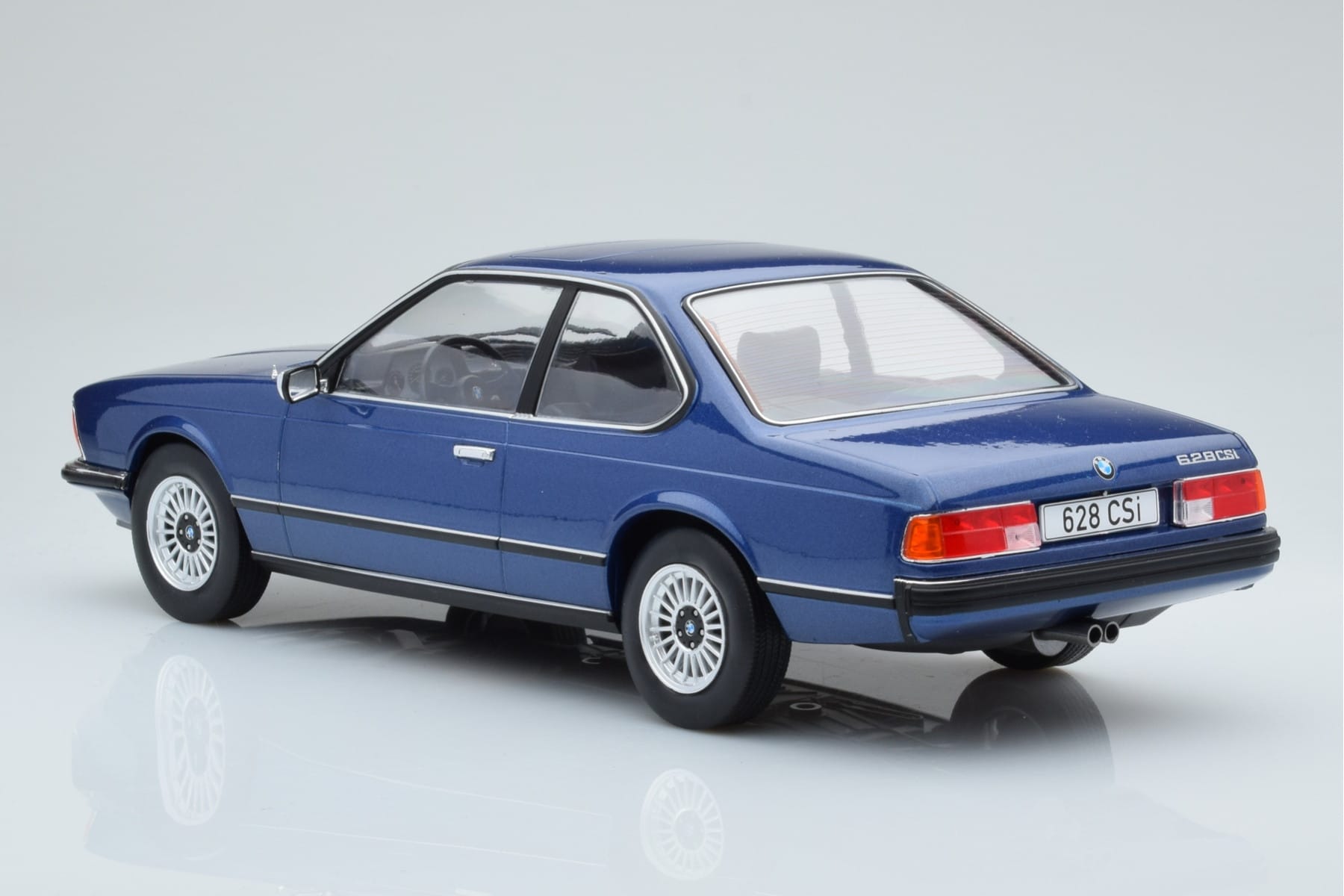 BMW 628 CSi E24 Albastru MCG 1:18 MCG18164 Metal - imaginea 4 din 5