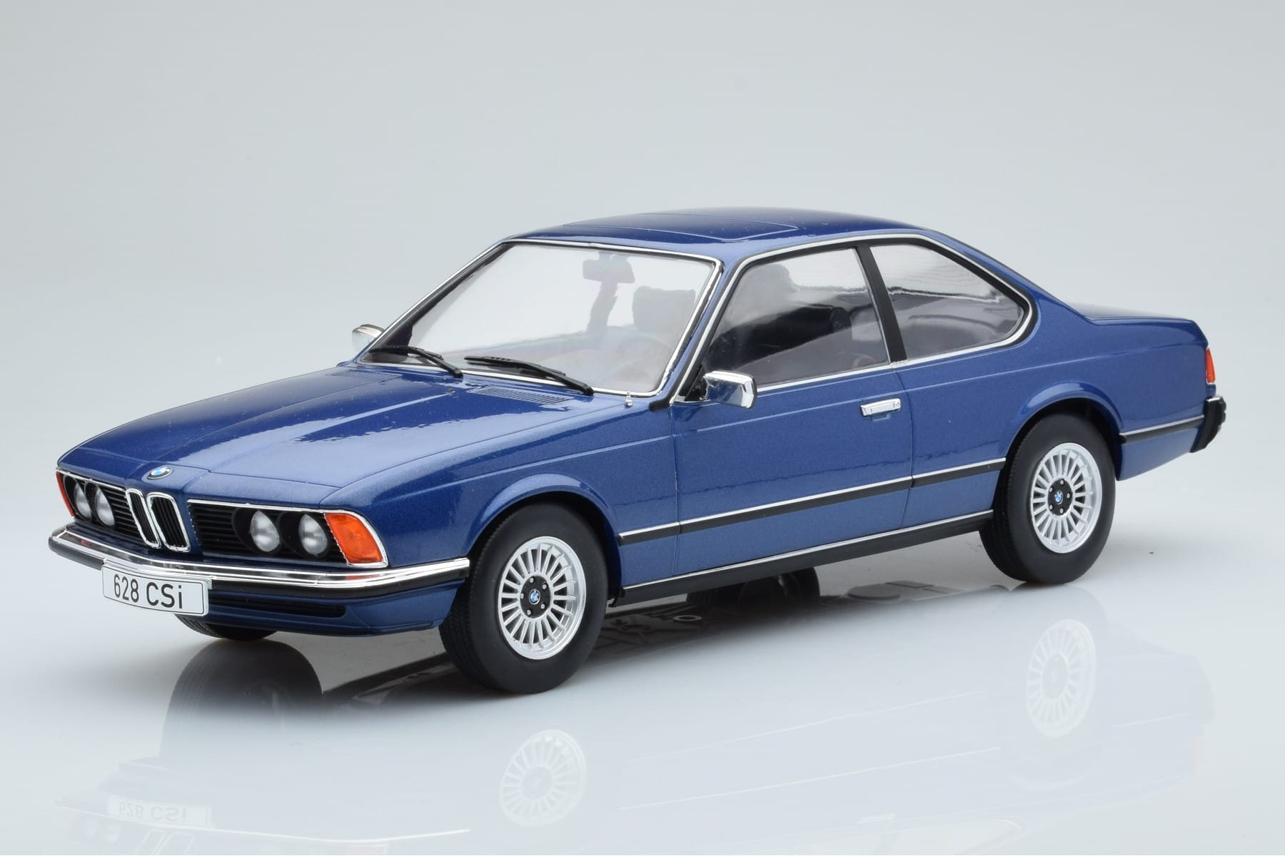 BMW 628 CSi E24 Albastru MCG 1:18 MCG18164 Metal