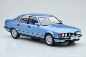 BMW 7 Series E32 730i Albastru MCG 1:18 MCG18160 Metal - imaginea 3 din 5