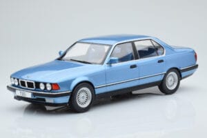 BMW 7 Series E32 730i Albastru MCG 1:18 MCG18160 Metal