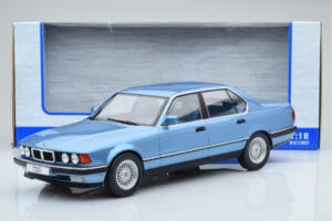 BMW 7 Series E32 730i Albastru MCG 1:18 MCG18160 Metal - imaginea 5 din 5
