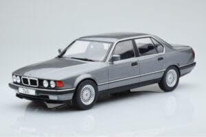 BMW 7 Series E32 740i Argintiu MCG 1:18 MCG18161 Metal