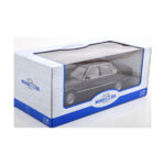 BMW 750i E32 Negru MCG 1:18 - image 3 of 3