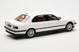 BMW 750iL E38 Asia Exclusive Alb Otto 1:18 OT836 Rășină - imaginea 2 din 6