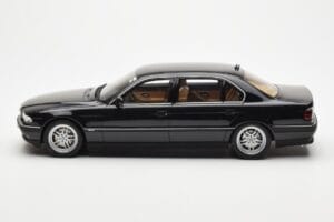 BMW 750iL E38 Negru Otto 1:18 OT609 Rășină - imaginea 3 din 6