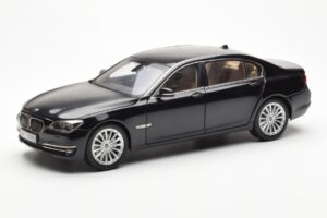 BMW 750Li F02 Facelift Carbon Negru Kyosho 1:18 08784BK