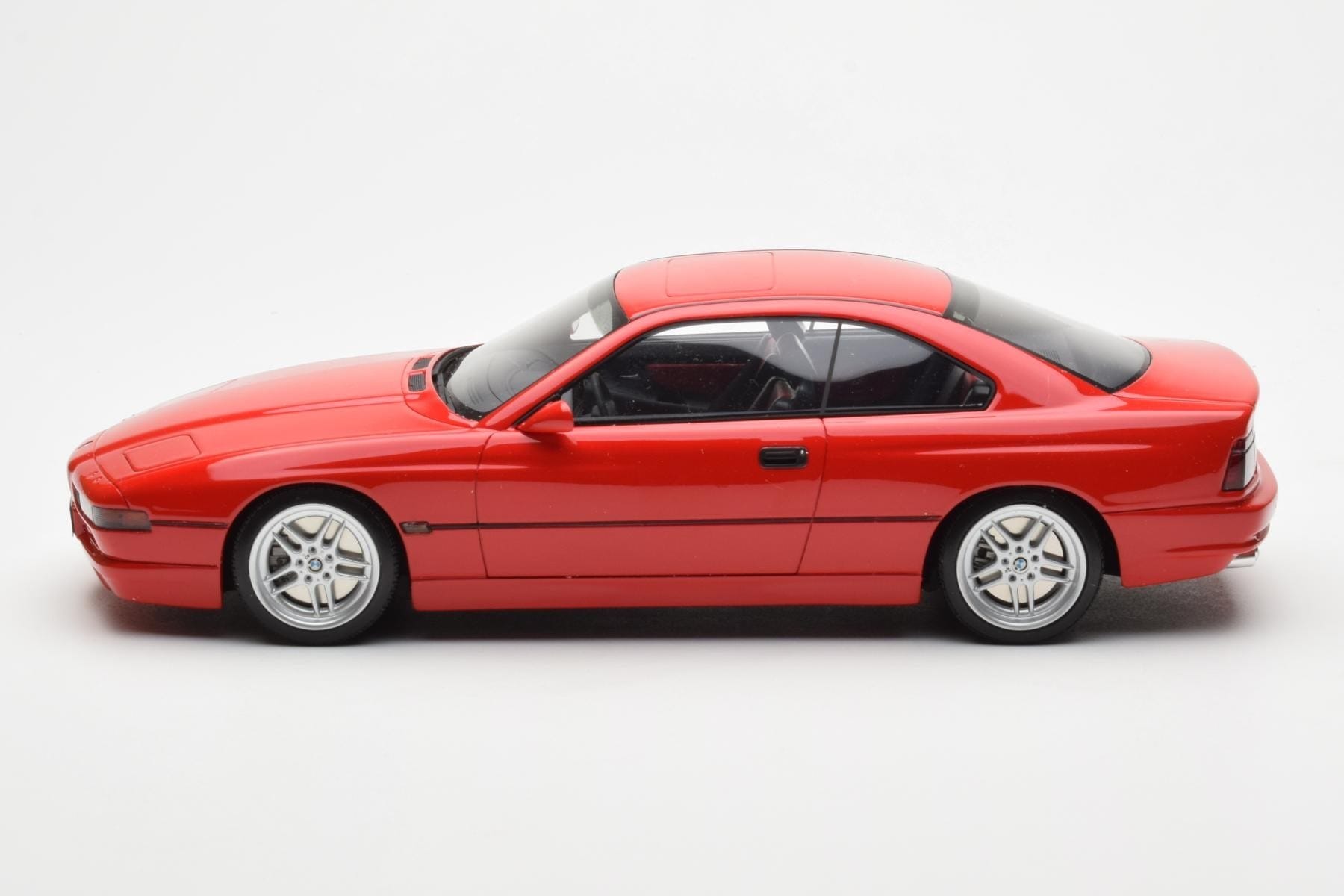 BMW 850 CSi E31 Roșu Otto 1:18 OT158 Rășină - imaginea 3 din 6