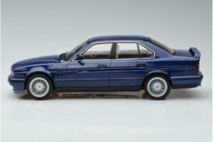 BMW Alpina B10 4.6 E34 Albastru MCG 1:18 MCG18230 Metal - imaginea 3 din 6