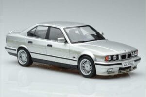 BMW Alpina B10 4.6 E34 Argintiu MCG 1:18 MCG18231 Metal - imaginea 4 din 5