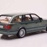 BMW Alpina B10 E34 Touring Verde Închis MCG 1:18 - image 2 of 6