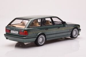 BMW Alpina B10 E34 Touring Verde Închis MCG 1:18 MCG18331 Metal - imaginea 2 din 6