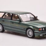 BMW Alpina B10 E34 Touring Verde Închis MCG 1:18 - image 4 of 6