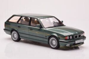 BMW Alpina B10 E34 Touring Verde Închis MCG 1:18 MCG18331 Metal - imaginea 4 din 6