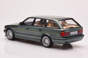 BMW Alpina B10 E34 Touring Verde Închis MCG 1:18 MCG18331 Metal - imaginea 5 din 6