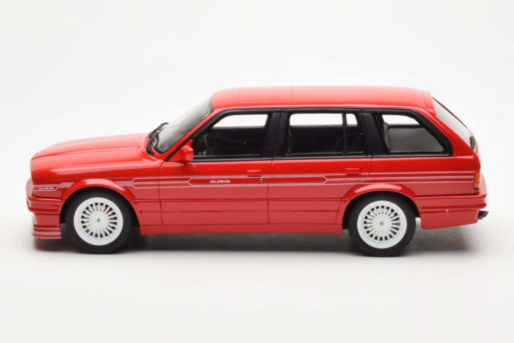 BMW Alpina B3 2.7 E30 Touring Roșu Otto 1:18 OT366 Rășină - imaginea 3 din 6