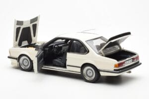 BMW M635 CSi E24 Alb Dealer Edition AUTOart 1:18 80430145829 Metal - imaginea 5 din 8
