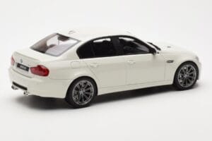 BMW M3 E90 Sedan Alb GT Spirit 1:18 GT053 Rășină - imaginea 2 din 6