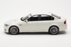 BMW M3 E90 Sedan Alb GT Spirit 1:18 GT053 Rășină - imaginea 3 din 6