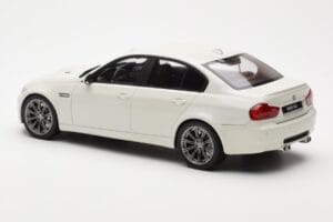 BMW M3 E90 Sedan Alb GT Spirit 1:18 GT053 Rășină - imaginea 5 din 6