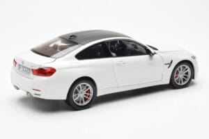 BMW M4 F82 Frozen Brilliant Alb Paragon 1:18 PA-97101 Metal - imaginea 3 din 8
