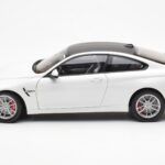 BMW M4 F82 Frozen Brilliant Alb Paragon 1:18 PA-97101 - image 4 of 8