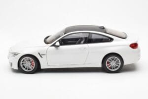 BMW M4 F82 Frozen Brilliant Alb Paragon 1:18 PA-97101 Metal - imaginea 4 din 8