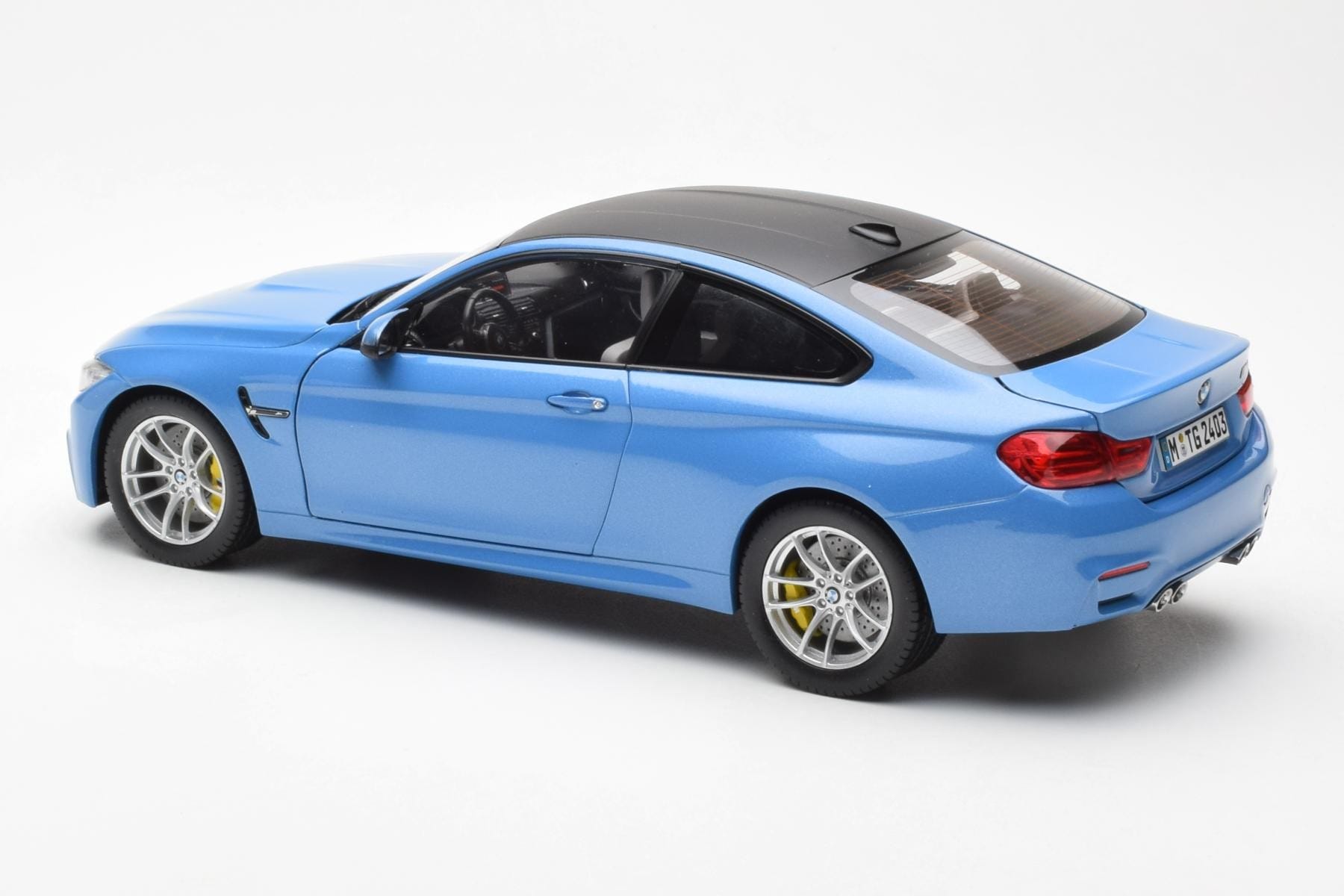 BMW M4 F82 Yas Marina Albastru Paragon 1:18 PA-97102 Metal - imaginea 7 din 8