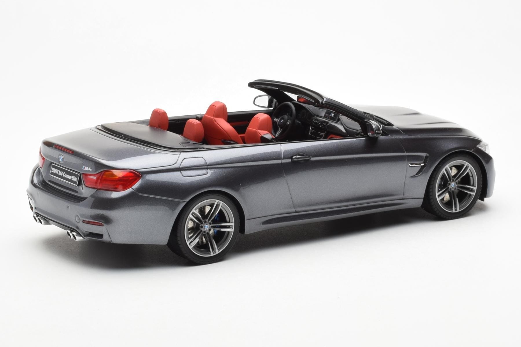 BMW M4 F83 Cabriolet Gri GT Spirit 1:18 GT081 Rășină - imaginea 2 din 6