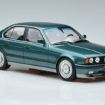 BMW M5 E34 Cecotto Edition Verde Otto 1:18 - image 4 of 6