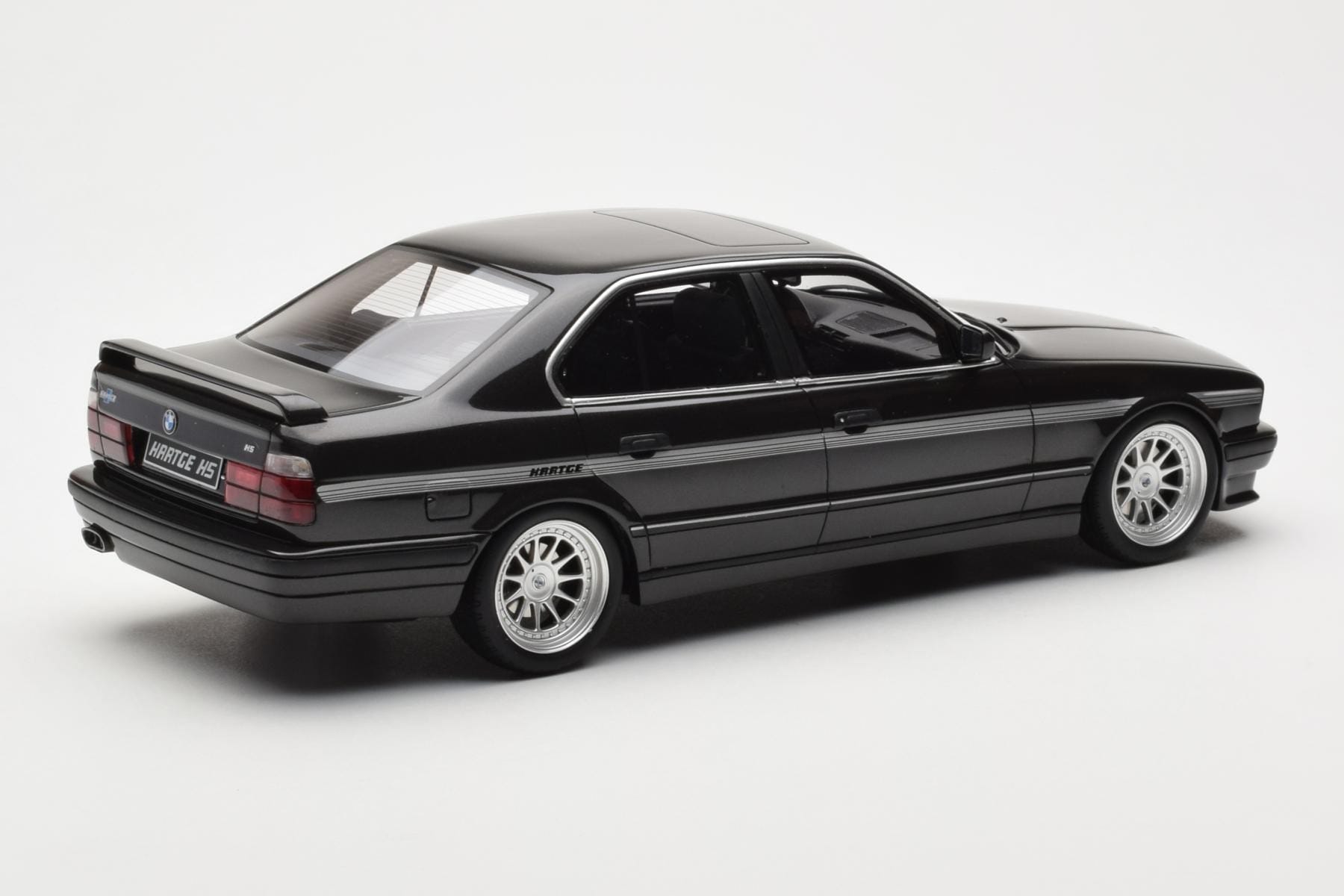 BMW M5 E34 Hartge H5 V12 Diamond Negru Metallic Otto 1:18 OT362 Rășină - imaginea 2 din 6