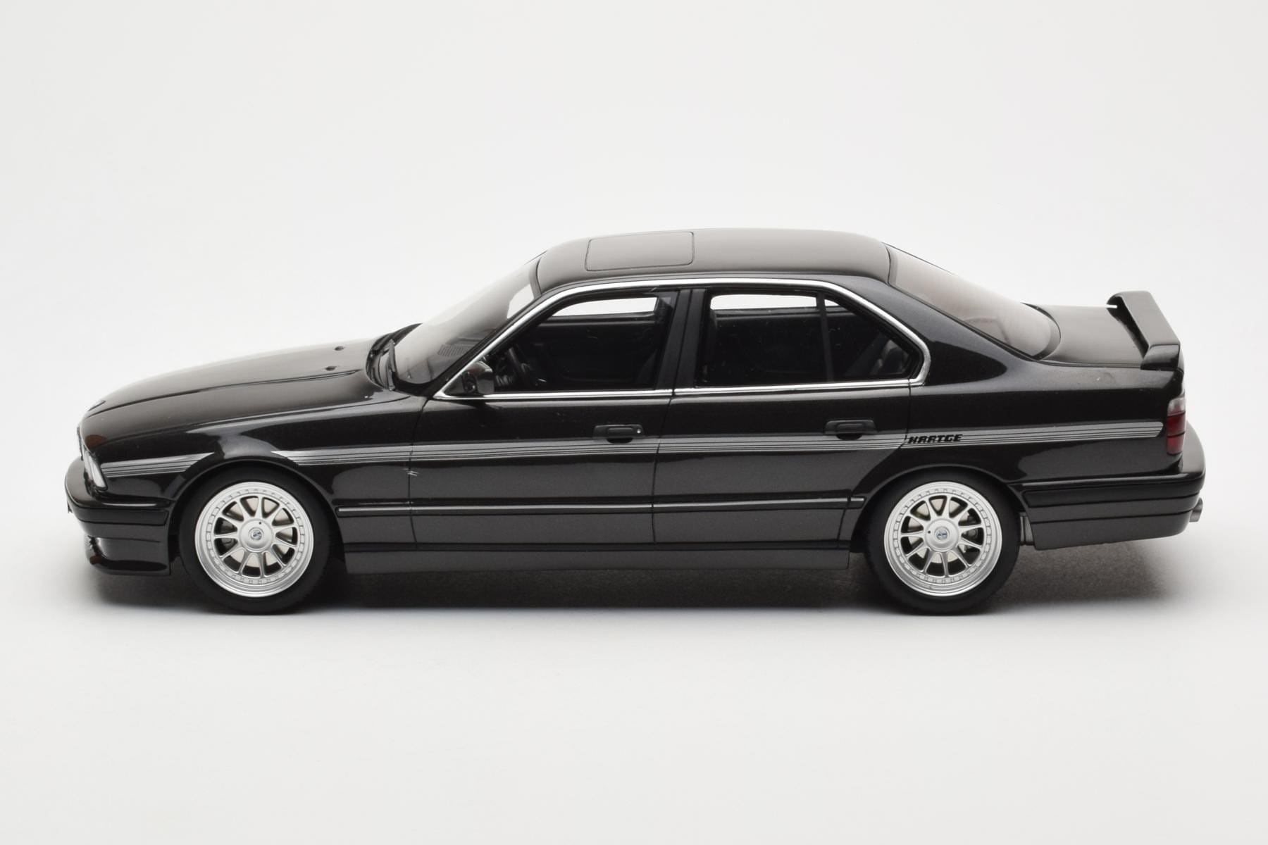 BMW M5 E34 Hartge H5 V12 Diamond Negru Metallic Otto 1:18 OT362 Rășină - imaginea 3 din 6