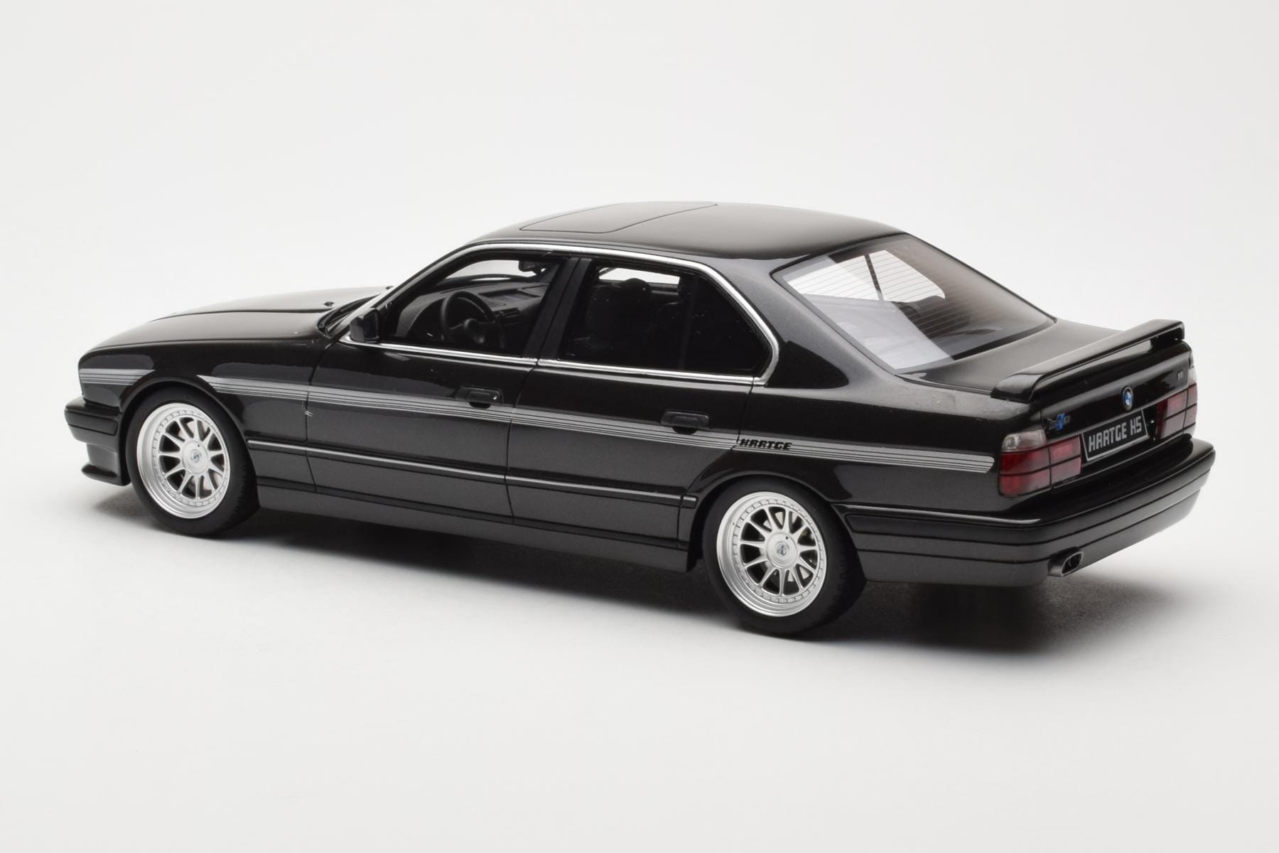 BMW M5 E34 Hartge H5 V12 Diamond Negru Metallic Otto 1:18 OT362 Rășină - imaginea 5 din 6
