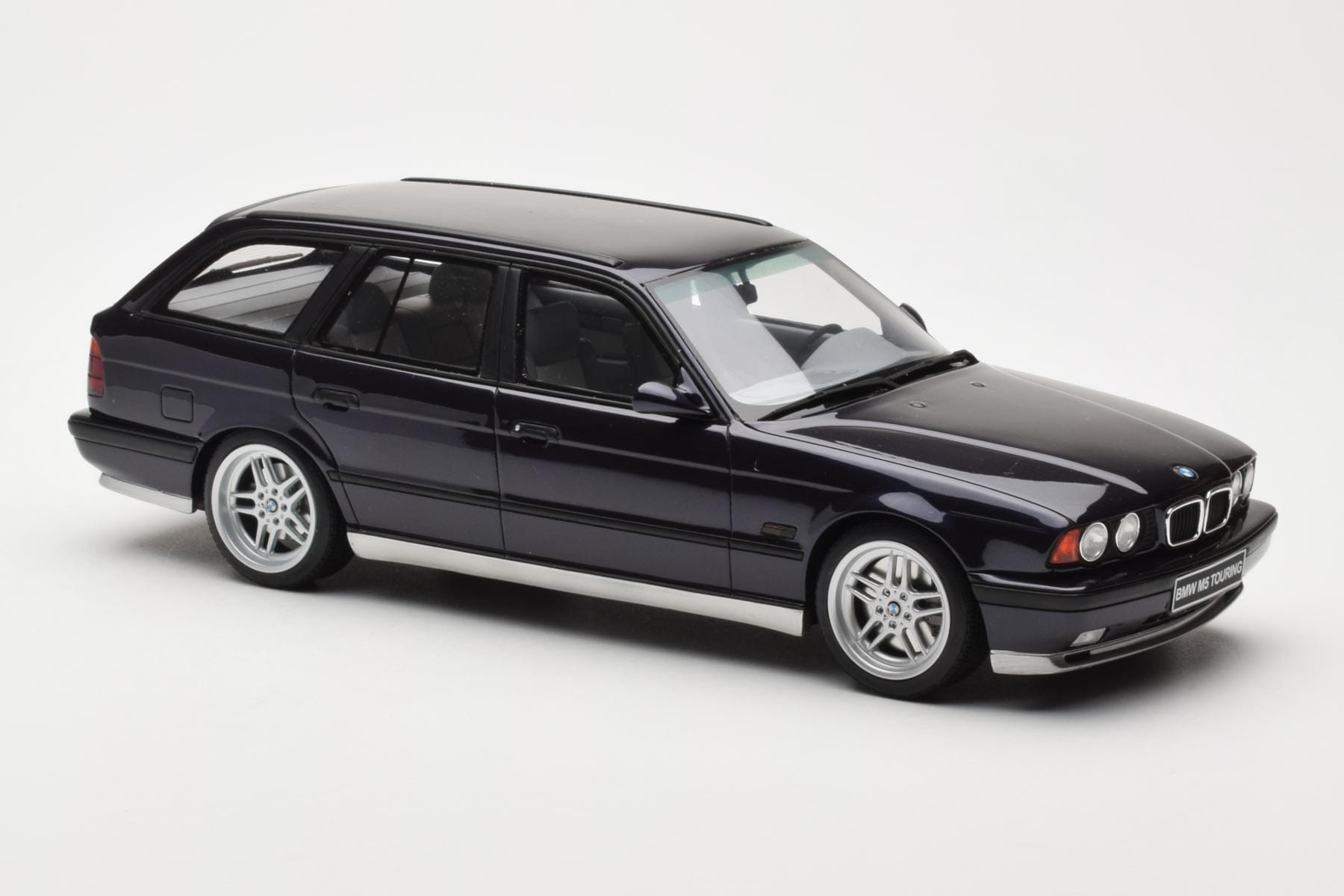 BMW M5 E34 Touring Diamond Negru Otto 1:18 OT198 Rășină - imaginea 4 din 6