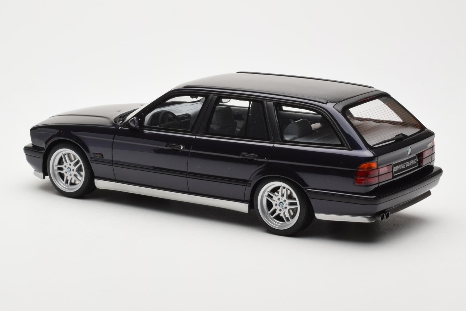 BMW M5 E34 Touring Diamond Negru Otto 1:18 OT198 Rășină - imaginea 5 din 6