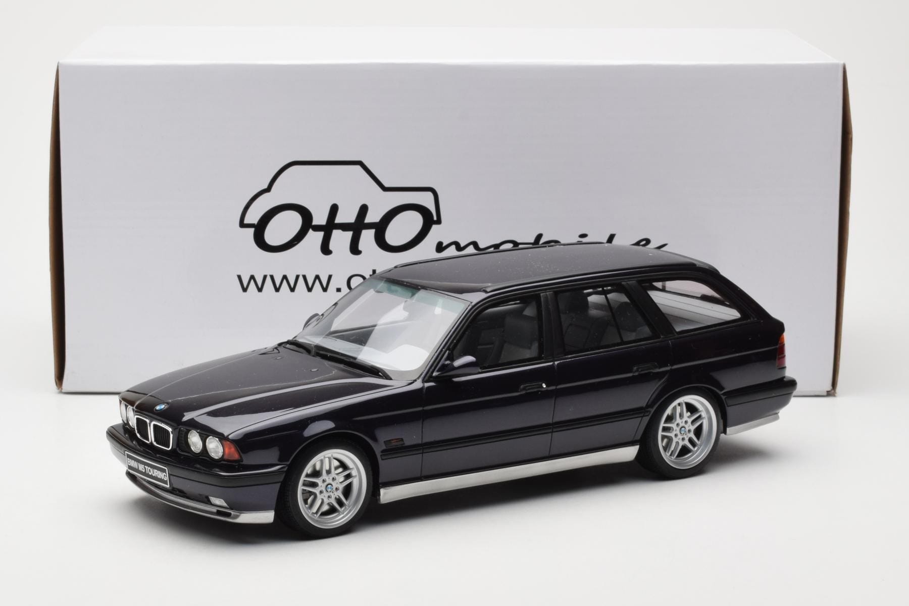 BMW M5 E34 Touring Diamond Negru Otto 1:18 OT198 Rășină - imaginea 6 din 6