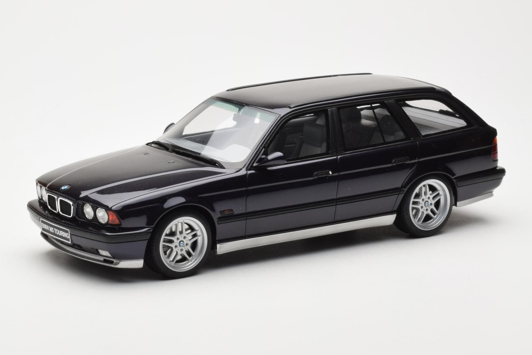BMW M5 E34 Touring Diamond Negru Otto 1:18 OT198 Rășină