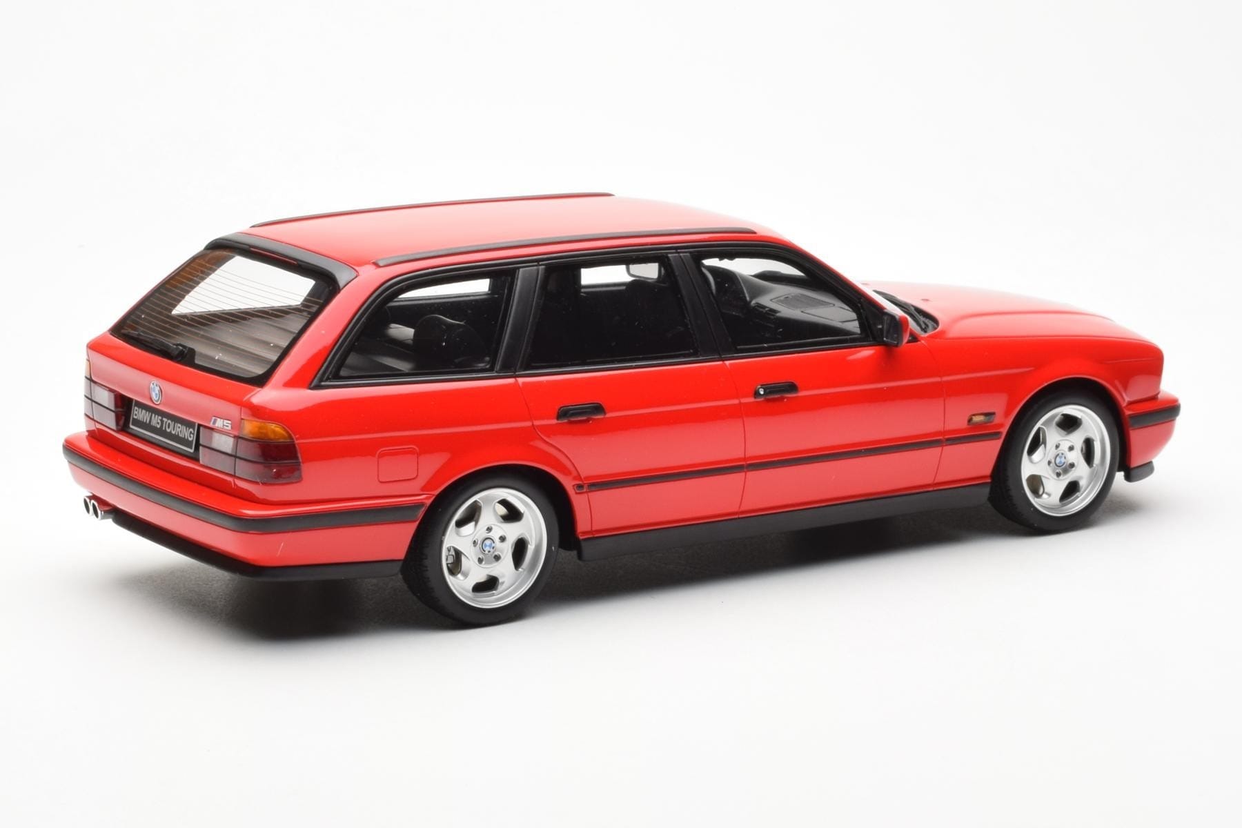 BMW M5 E34 Touring Roșu Otto 1:18 OT951 Rășină - imaginea 2 din 6
