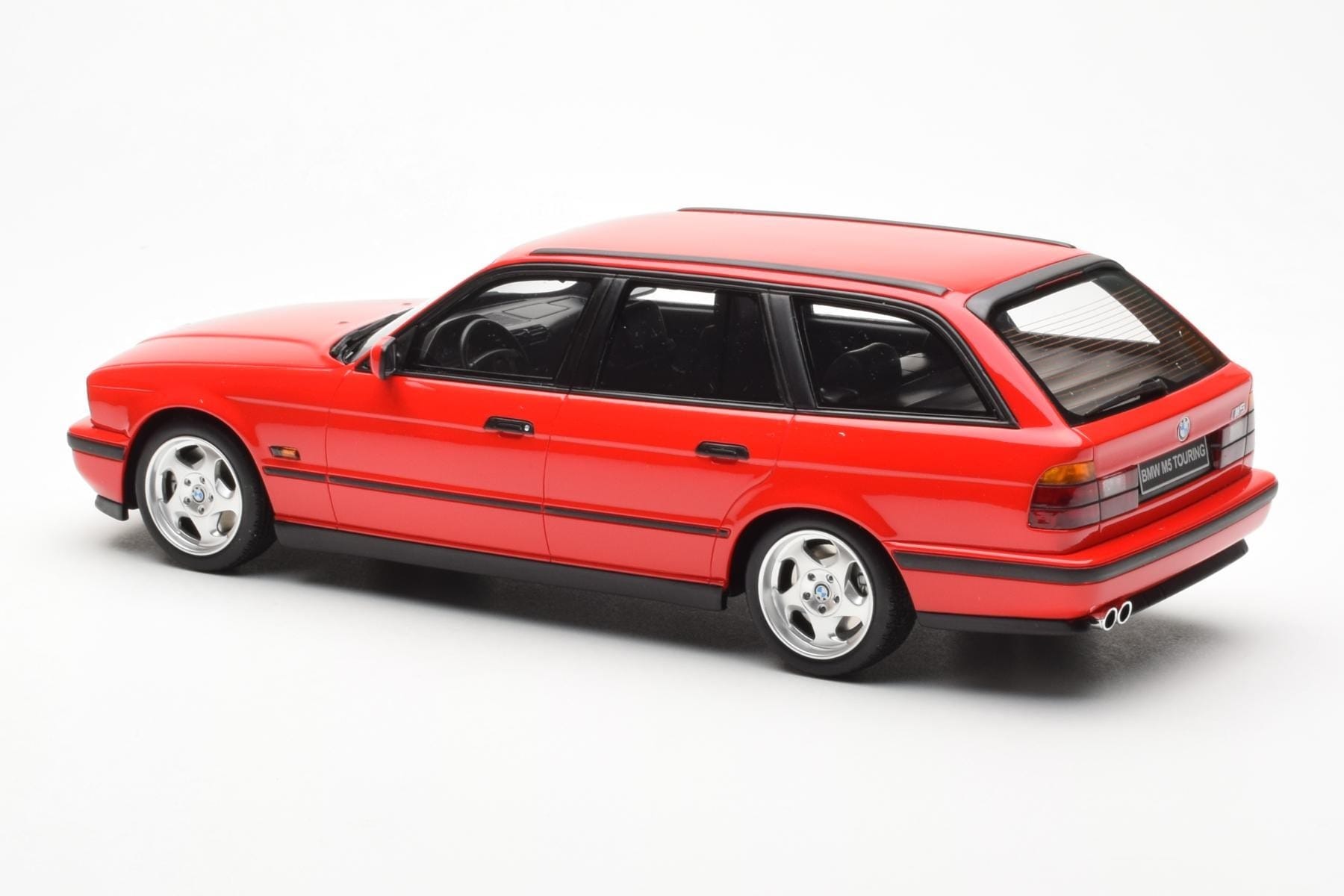 BMW M5 E34 Touring Roșu Otto 1:18 OT951 Rășină - imaginea 5 din 6