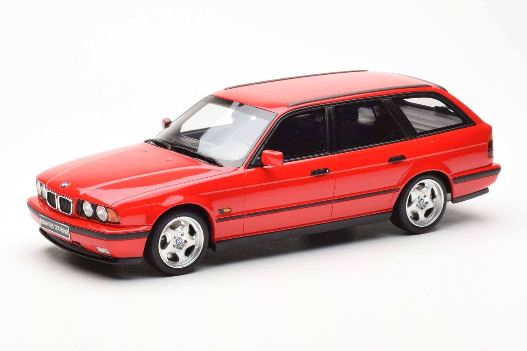 BMW M5 E34 Touring Roșu Otto 1:18 OT951 Rășină